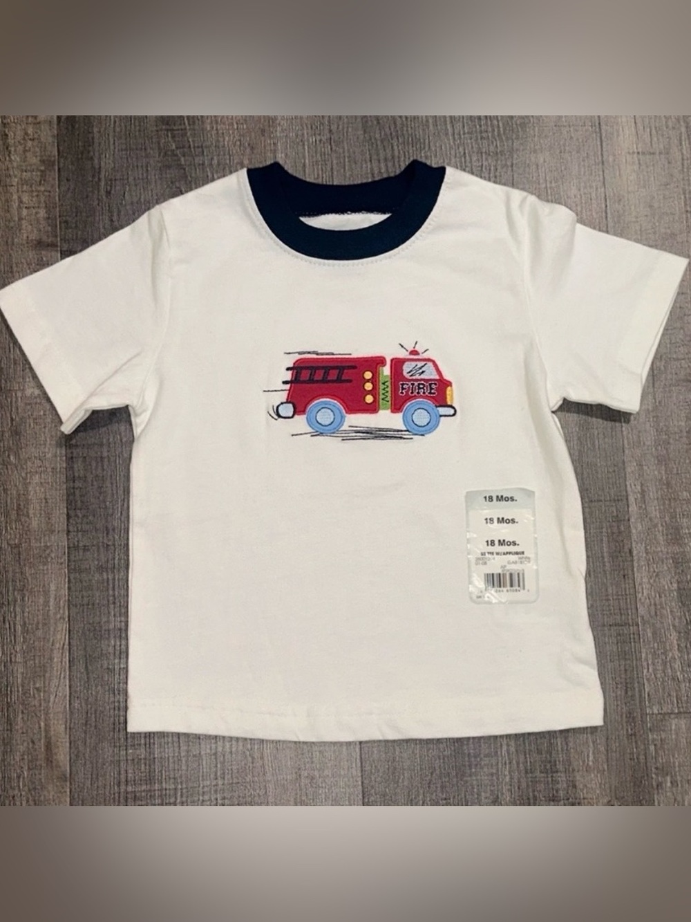๐ New Baby & Toddler Boys Size 18 Months White Fire Truck Tee Shirt